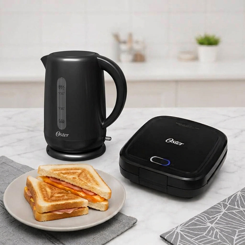 Combo Oster Hervidor Eléctrico 1.7L + Sandwichera Eléctrica Antiadherente Cocina Desayuno
