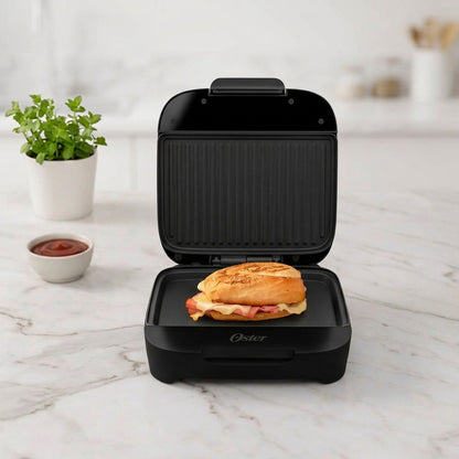 Combo Oster Hervidor Eléctrico 1.7L + Sandwichera Eléctrica Antiadherente Cocina Desayuno